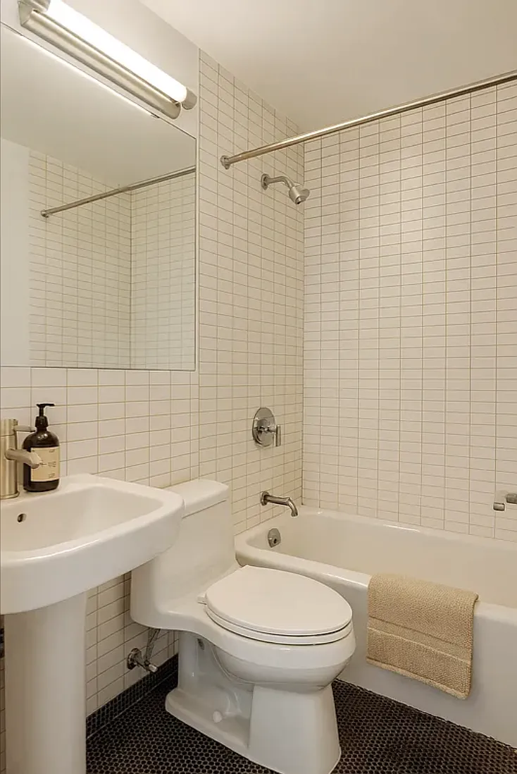 222 East 39th Street — Photo 4