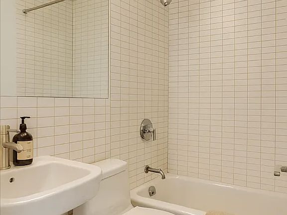 4th image of 222 E 39th St APT 14B