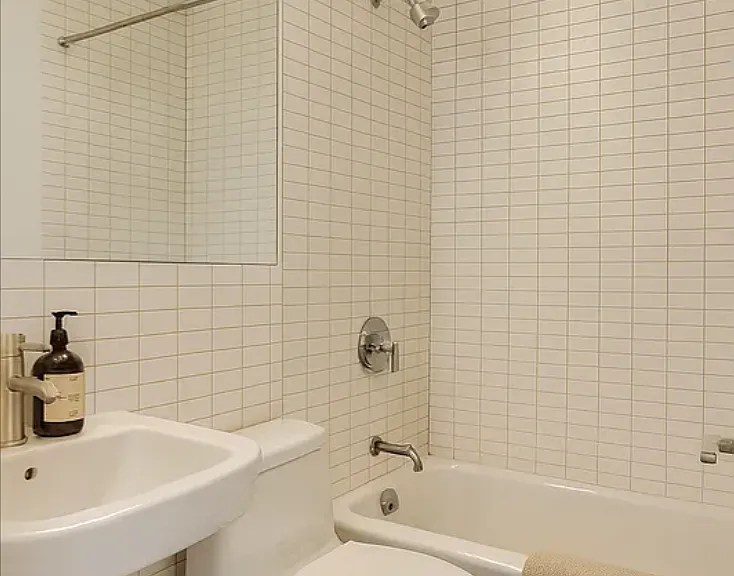 222 E 39th St #14B — Photo 4