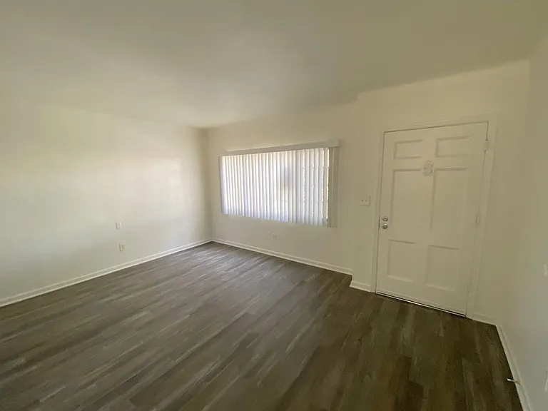 2717 N Crescent Ave — Photo 3
