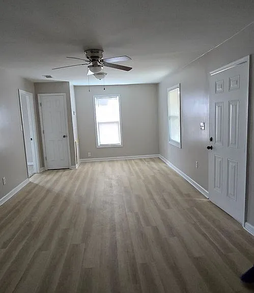 2020 Agnes St — Photo 3