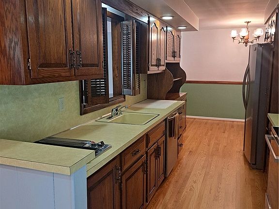 4th image of 75 Woody Ln