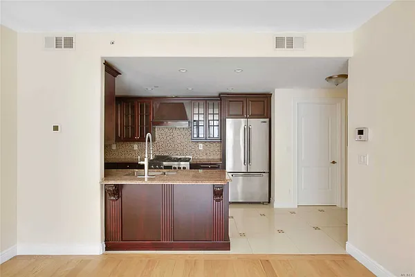 Sold by Chase Global Realty Corp | media 15