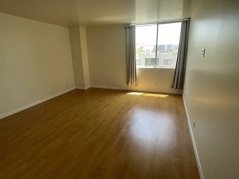 100 S Doheny Dr #313 — Photo 16