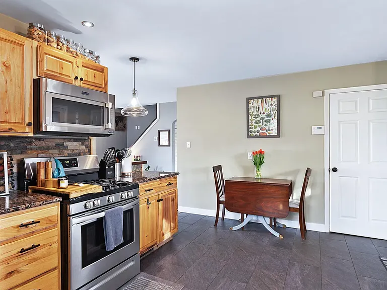 1002 Shakespeare Ave — Photo 13