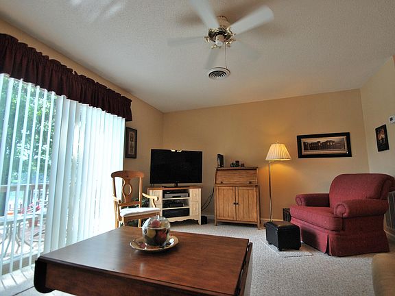 3rd image of 6 Lakeshore Ct 6 Ct #102