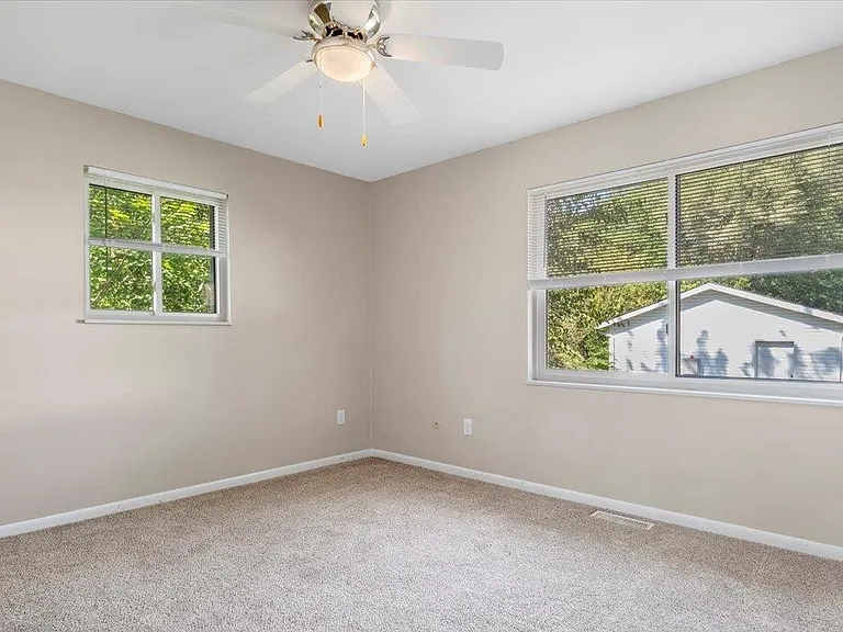 32 Sundowner Ln — Photo 6