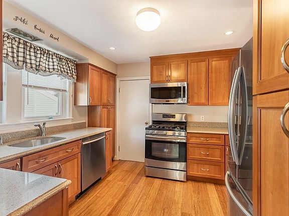 5th image of 49 Arborway Dr