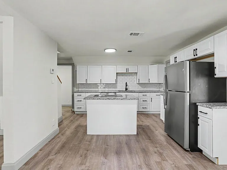 1320 S 7th Ave — Photo 16