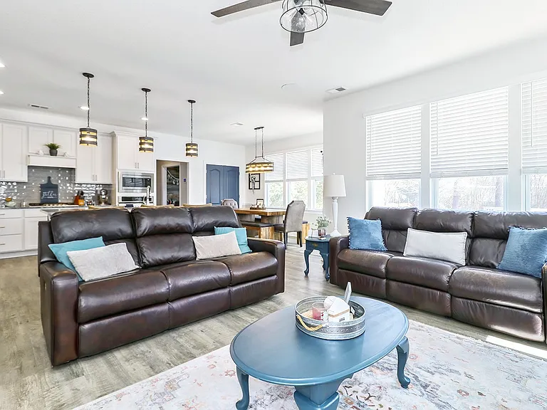 221 Wilson Dr — Photo 12