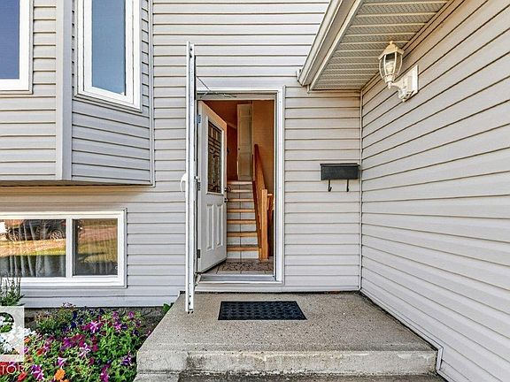 5th image of 14527 32nd St NW
