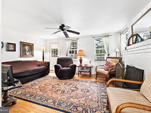 4th image of 10101 Beach Ave