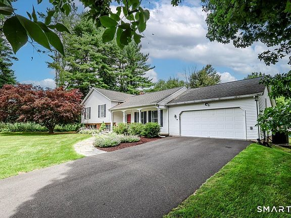3rd image of 9 Richconn Drive
