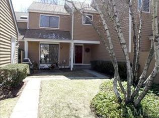 37 Rambling Brook Rd, Chappaqua, NY 10514