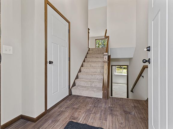 4th image of 520 Lois Ln
