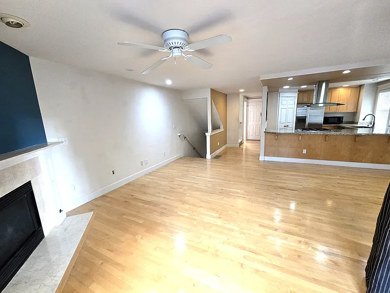 7724 E Green Lake Dr N — Photo 11