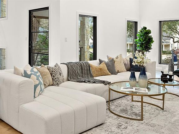 4th image of 2100 Apricot Glen Dr