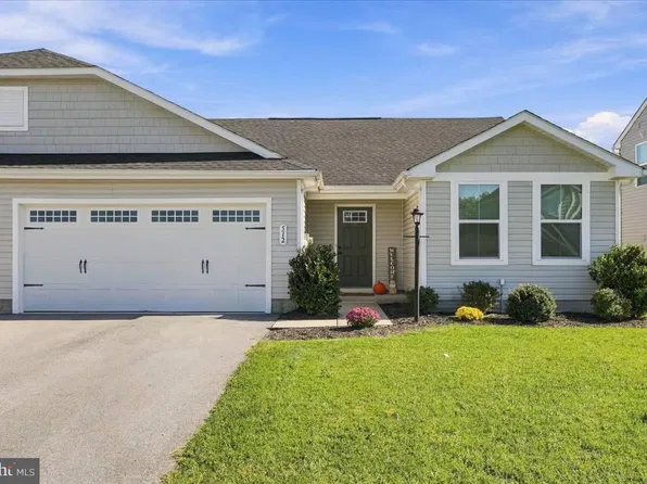 512 Raeann Dr, Greencastle, PA 17225