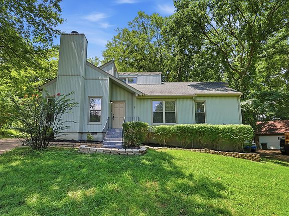 2nd image of 536 Newcastle Ln