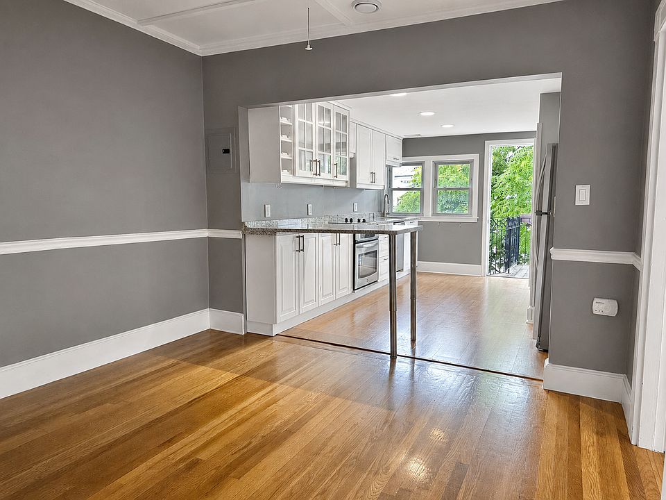 1st image of 4A Sparhawk St