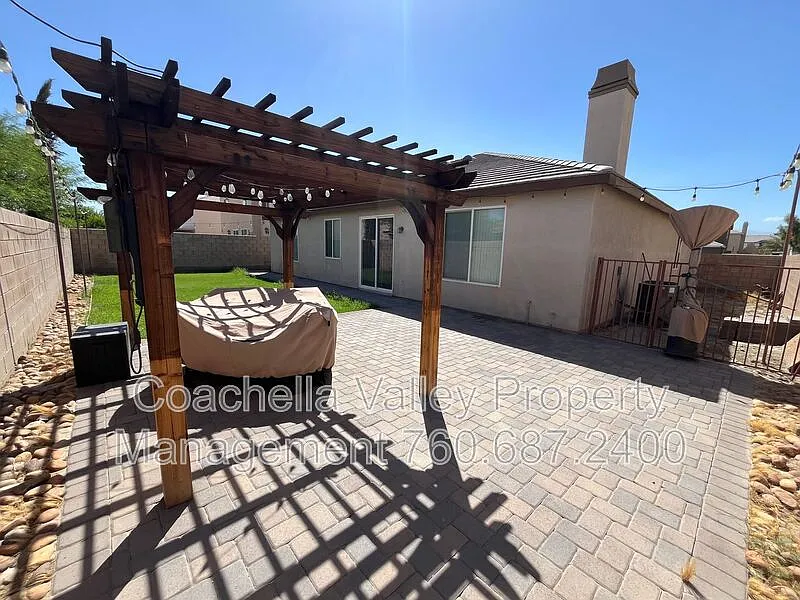 4 bed, 2.0 bath, 2084 sqft, $3,195 — Photo 3