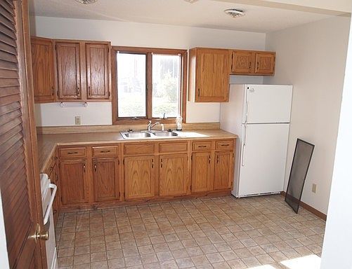 5th image of 304 E Hester St #A