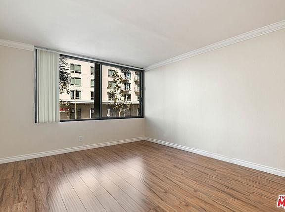 4th image of 600 W 9th St #1/4