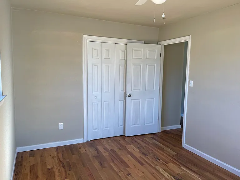 913 S 25th St — Photo 11
