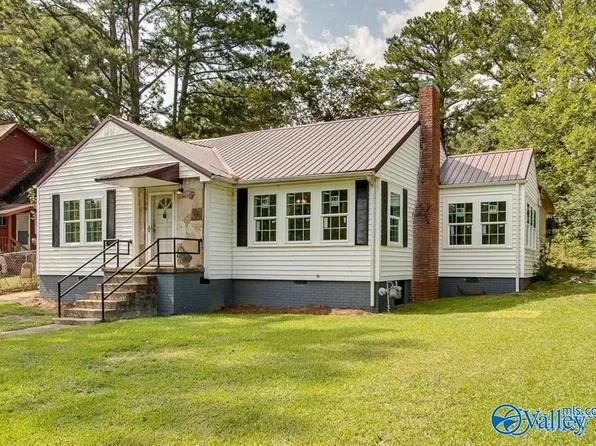 1104 Brookside Dr, Gadsden, AL 35901