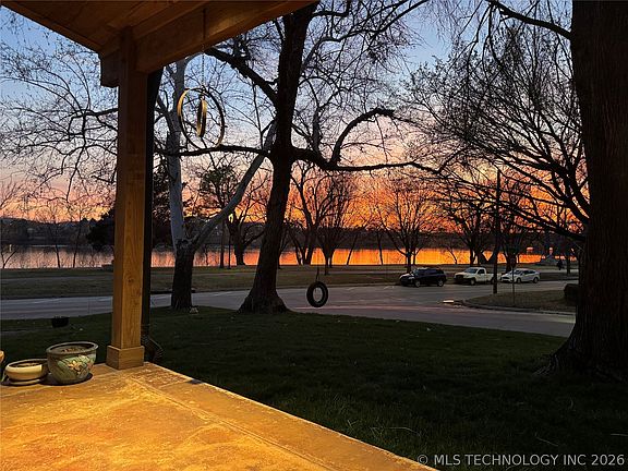 5th image of 1373 Riverside Dr