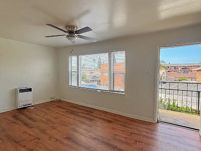 1122 Cherry Ave #D — Photo 11