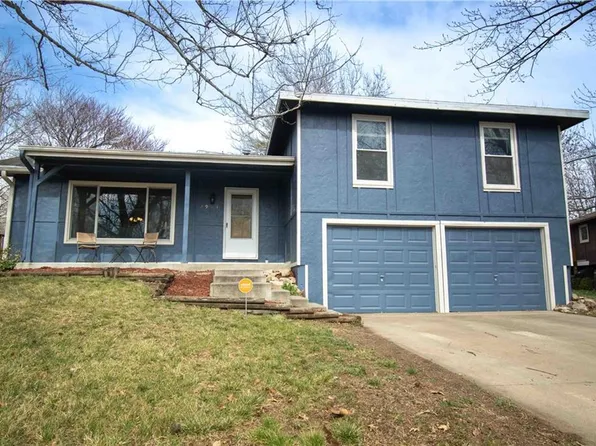 2904 Yellowstone Dr, Lawrence, KS 66047