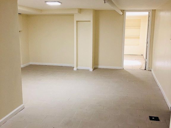 3rd image of 1934 University Ave APT B1