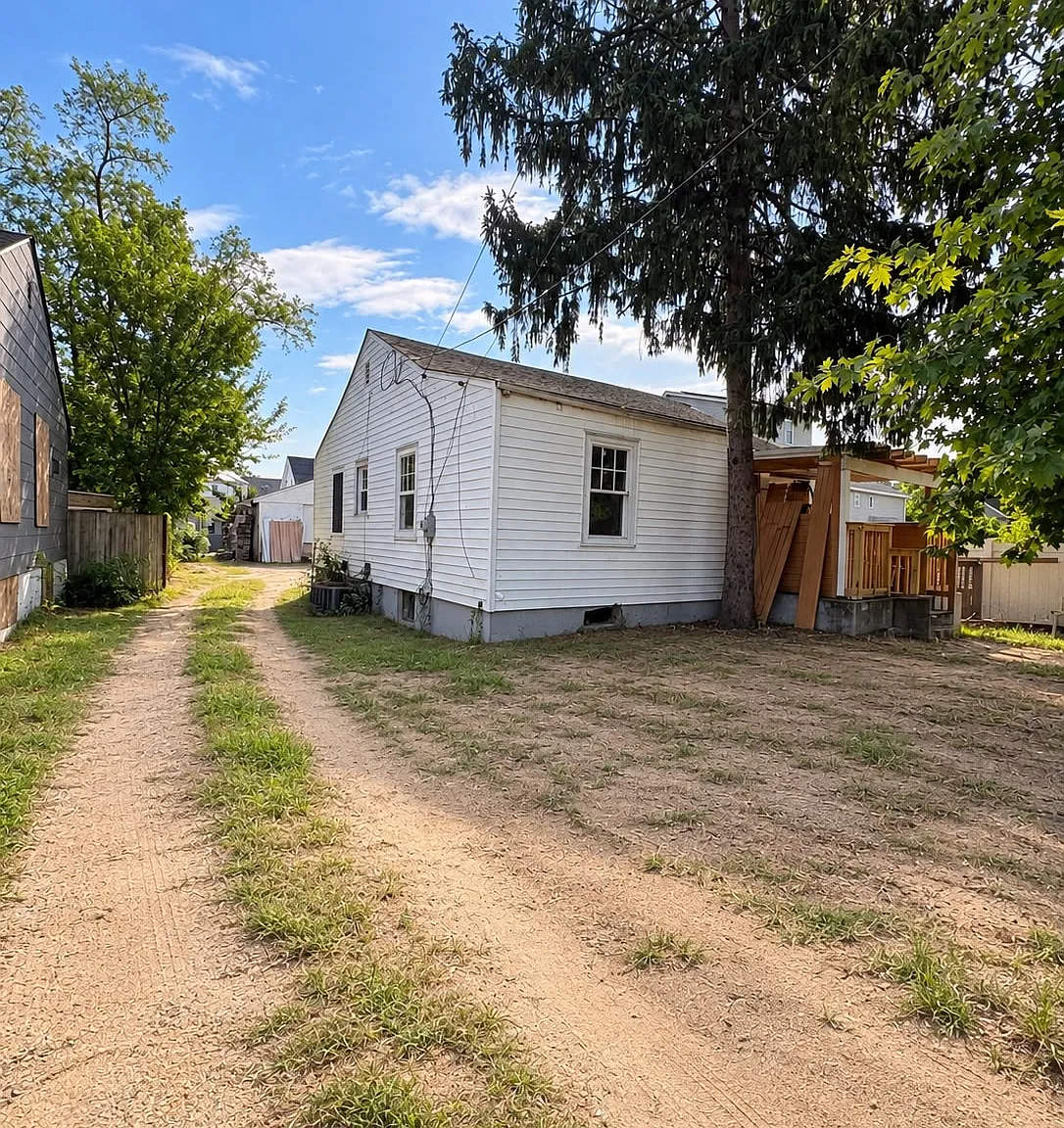 2 bed, 863 sqft, $2,400 — Photo 2