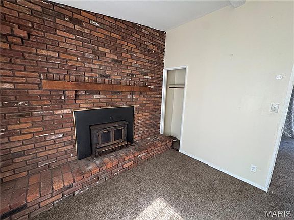 4th image of 404 Saint Thomas Ln