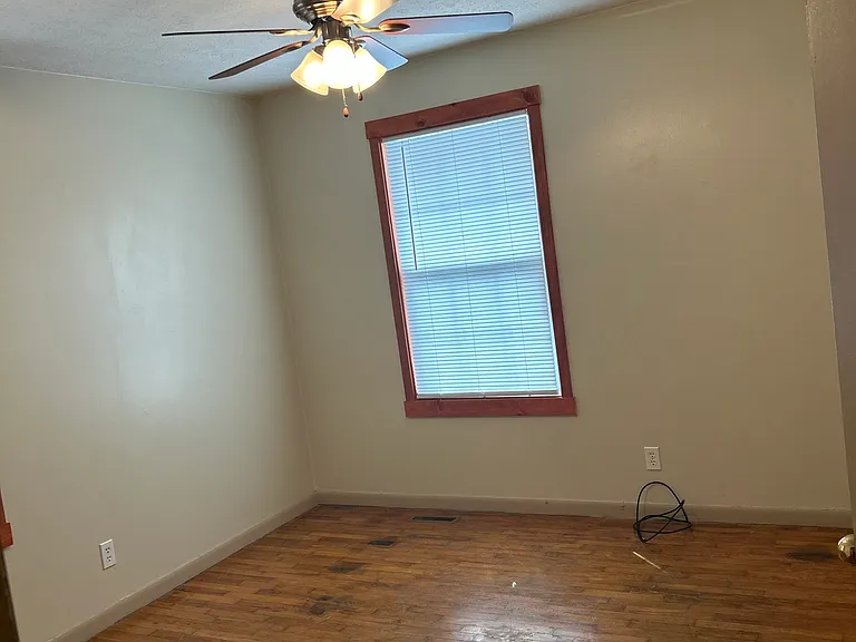 1227 N Kansas Expy #A — Photo 5