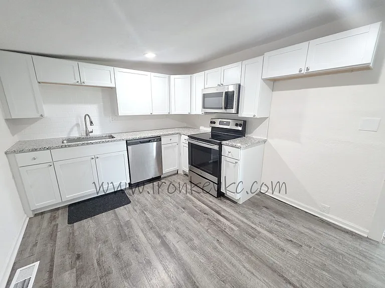 2602 Essex Ave — Photo 7