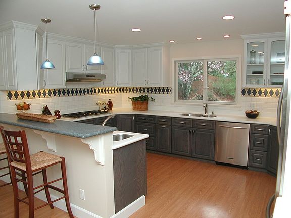 Large remodeled Kitchen adjacent to family room