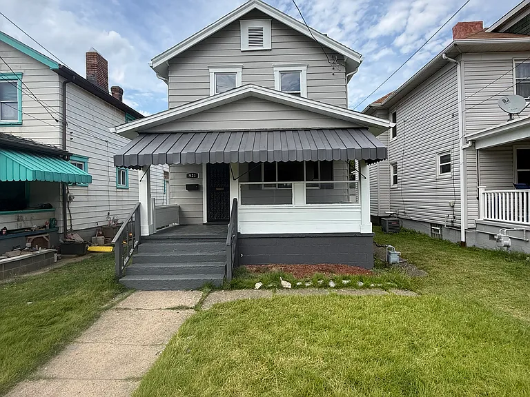 921 1st Ave — Photo 17