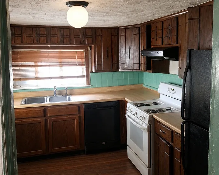 150 Lincoln St — Photo 2