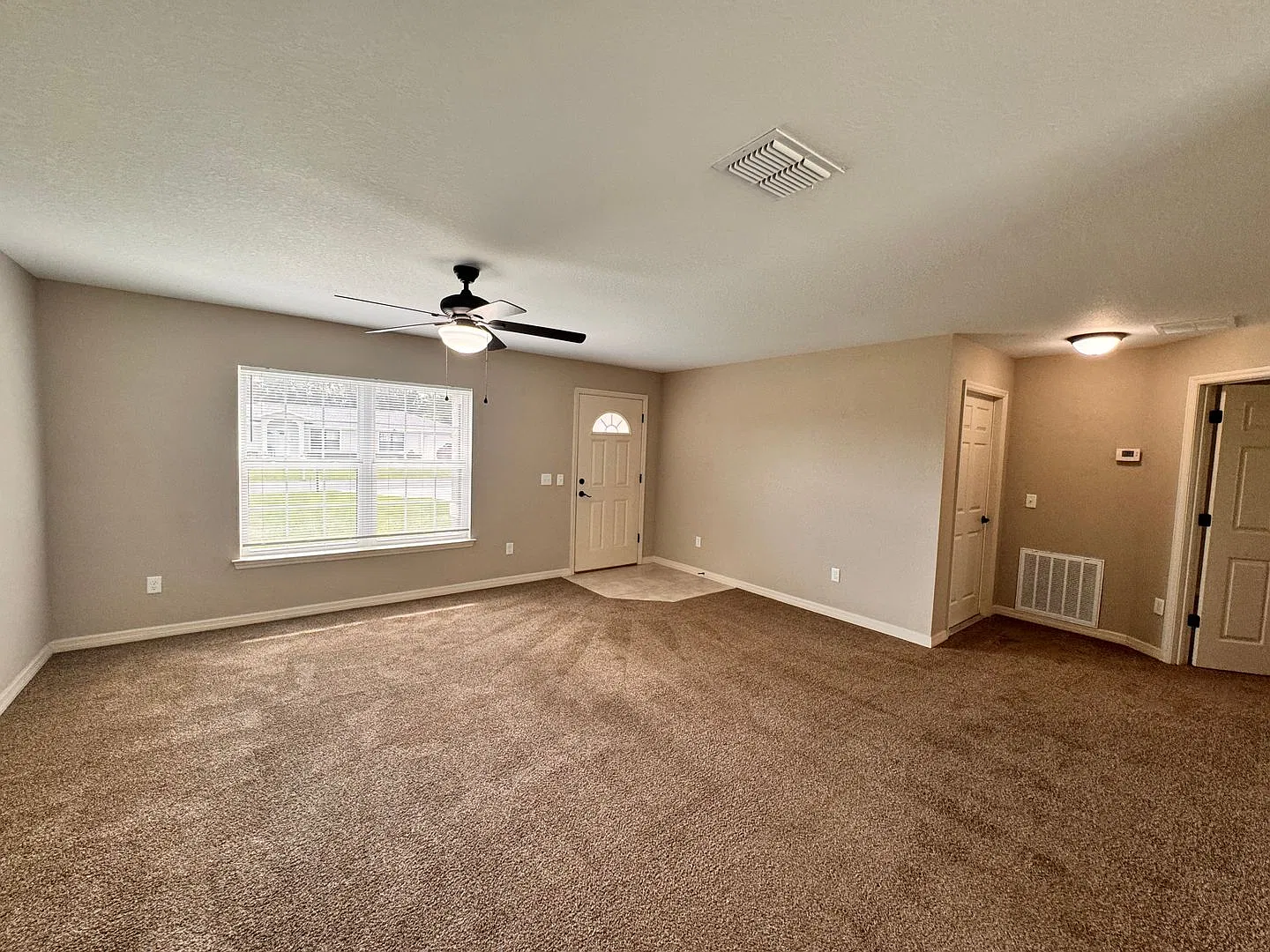 Incredible, 3 Bedroom, 2 Bathroom Home in Ocala!! — Photo 2