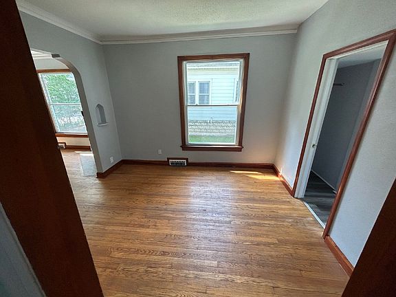 5th image of 3269 S New York Ave