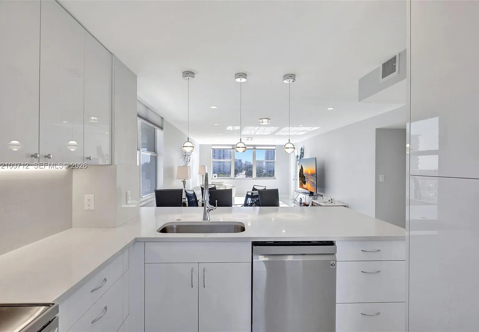 Granada House Condominium — Photo 4