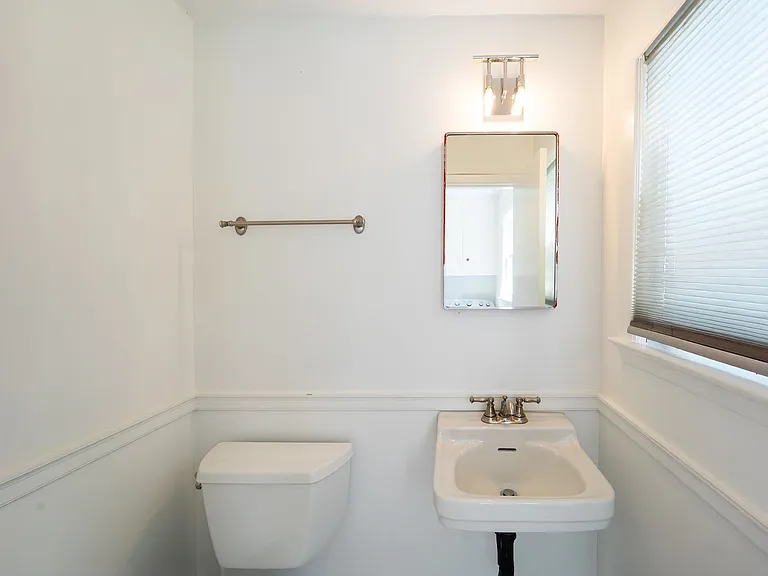 Brentwood House — Photo 33