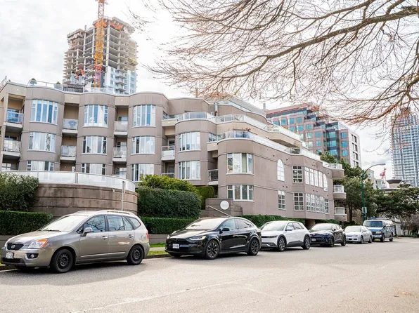 1236 W 8th Ave #111, Vancouver, BC V6H 3Y9