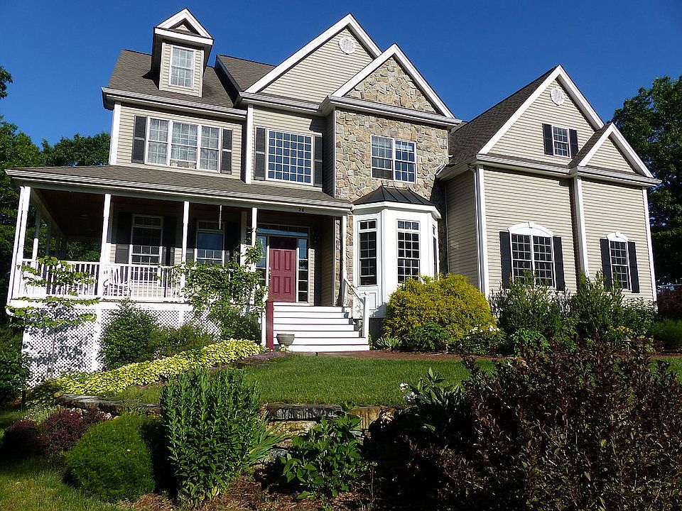1st image of 26 Rhodes Dr