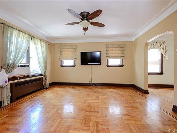 4th image of 1827 Hering Avenue