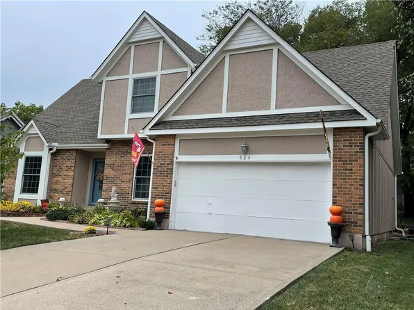 524 NE Victoria Dr, Lees Summit, MO 64086