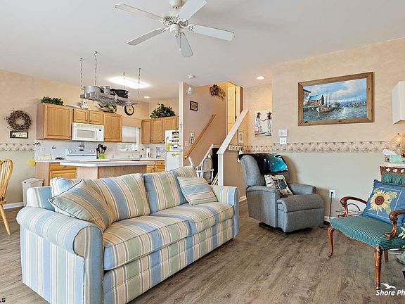 4th image of 451 West Ave #1
