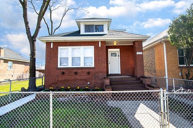 1st image of 10123 S Hoxie Ave